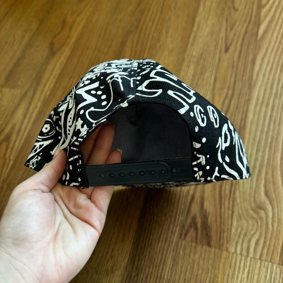 BLACK WHITE Graffiti ARTIST Freehand Design Yes No Hate Love SNAPBACK HAT CAP - Picture 4 of 5